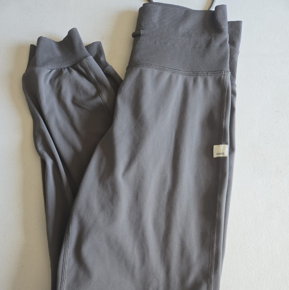Vuori Daily Legging Green Color xsmall size